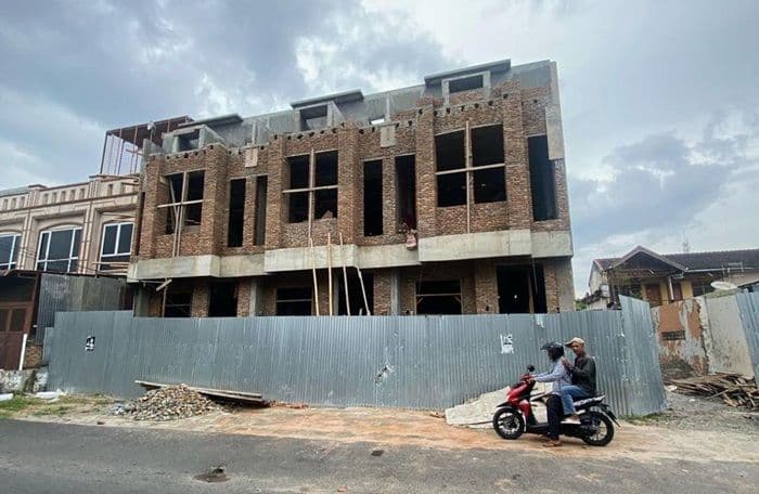 satpol_pp_medan_diminta_hentikan_pembangunan_ruko_yang_resahkan_warga