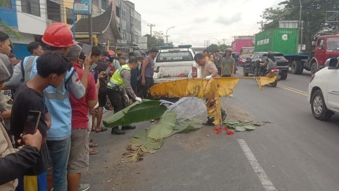 warga_tanjung_morawa_tewas_terlindas_bus_pariwisata_polisi_kumpulkan_keterangan_saksi_