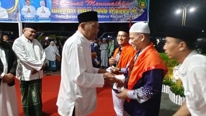 360_calon_haji_asal_langkat_dilepas_dengan_doa_dan_dibekali_sambal_pecal