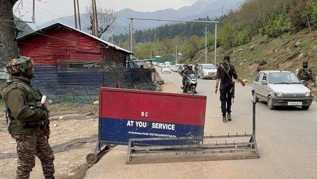 india_serang_pakistan_sejumlah_bandara_dan_sekolah_ditutup