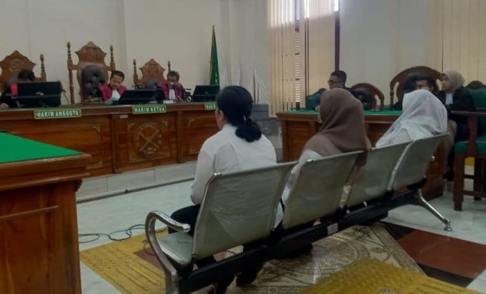 korupsi_bok_mantan_kadinkes_tapteng_dan_dua_anak_buahnya_divonis_16_bulan_penjara