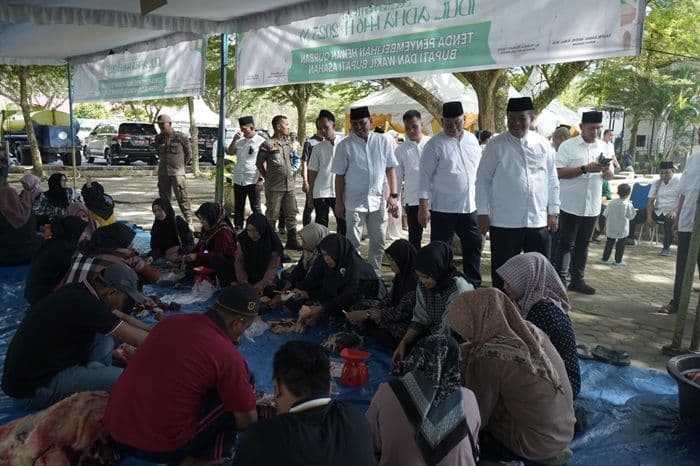 pemkab_asahan_sembelih_111_hewan_kurban_7000_paket_daging_dibagi_ke_warga