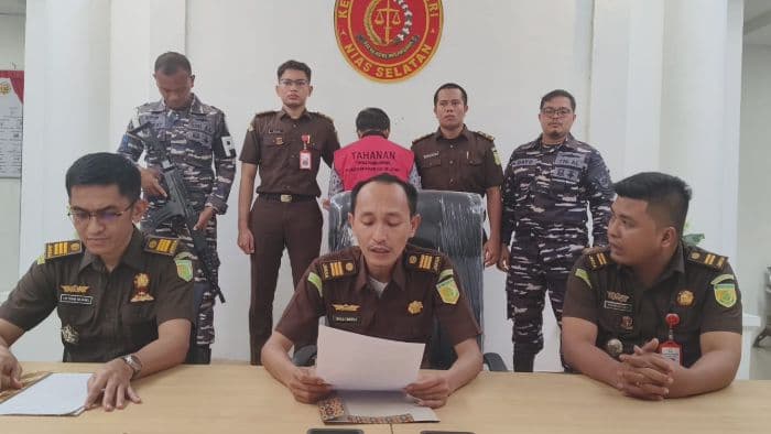 diduga_korupsi_rp776_juta_kejari_nisel_tetapkan_bendahara_pupr_sebagai_tersangka