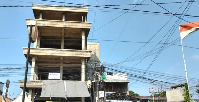 diduga_tambang_bitcoin_ilegal_gedung_kosong_di_medan_digerebek_warga_dan_polisi