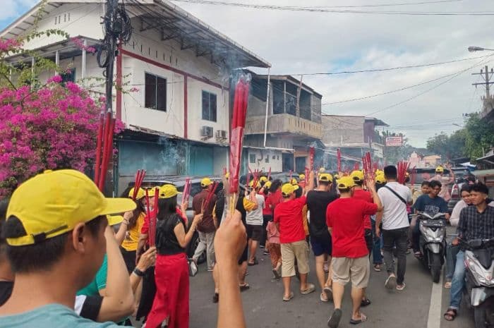 ratusan_warga_tionghoa_sibolga_meriahkan_hut_dewa_chi_kung_di_klenteng_cetiya_sakyamuni