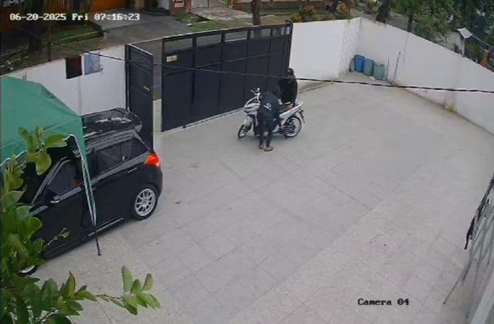 sepeda_motor_mahasiswa_uma_raib_di_kos_yusi_home_pelaku_terekam_cctv