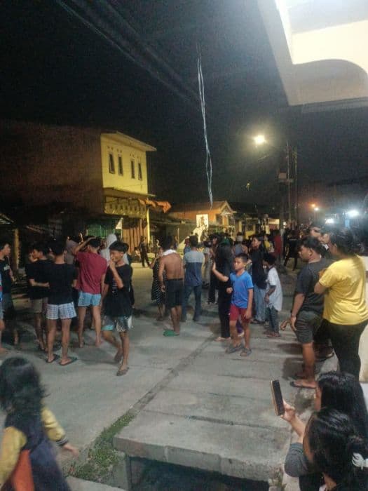 tawuran_antar_pemuda_saat_magrib_di_belawan_warga_batal_salat_
