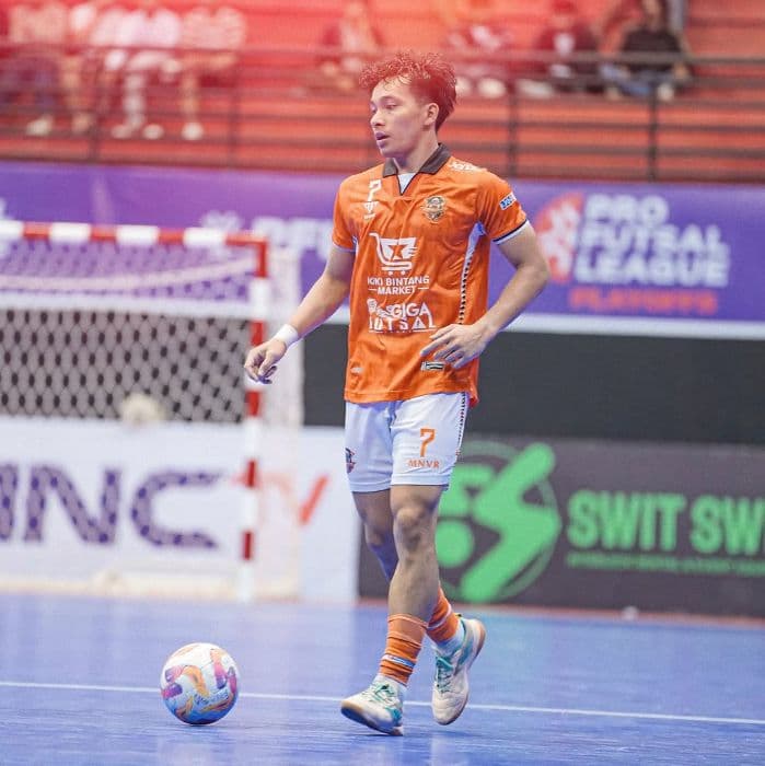 azay_parapat_bantu_tim_bi_di_turnamen_futsal_instansi_pematangsiantar