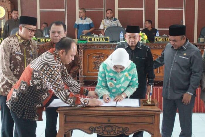 bentuk_sinergi_bupati_dan_dprd_labuhanbatu_teken_nota_kuappas_apbd_2026