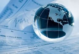 ekonomi_global_di_ujung_ketidakpastian_dampaknya_ke_indonesia_per_november_2025