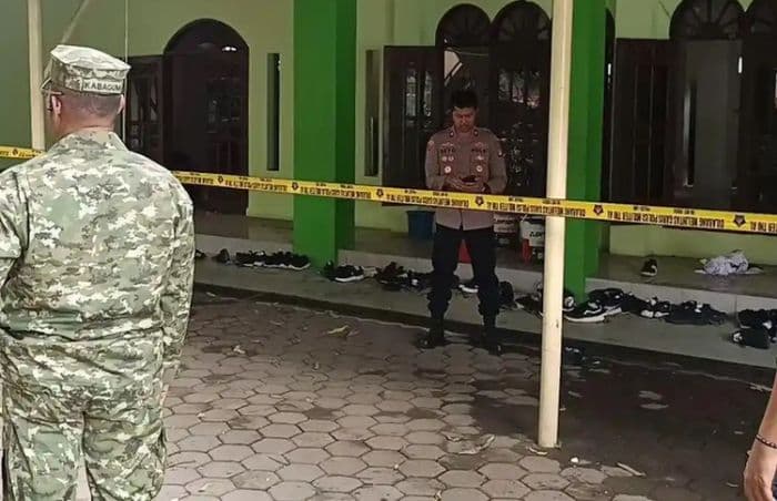 ledakan_di_masjid_sman_72_jakarta_delapan_orang_lukaluka