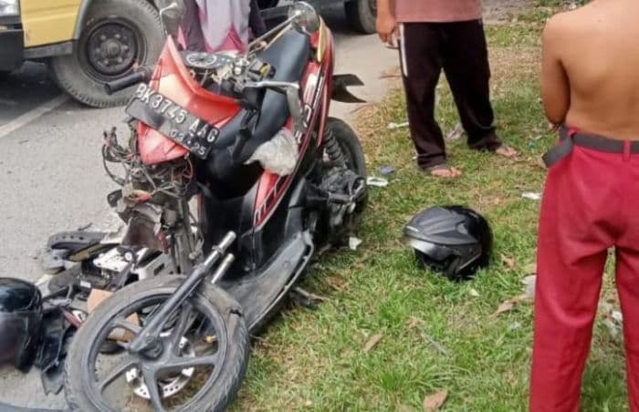 melawan_arah_pengendara_betor_dan_sepeda_motor_tabrakan_di_jalan_arteri_bandara_kualanamu
