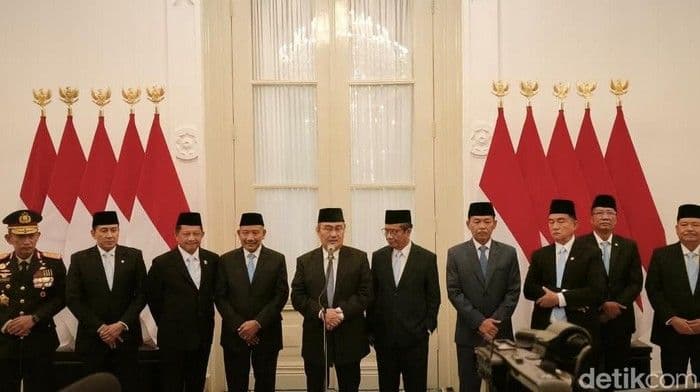 presiden_prabowo_lantik_komisi_reformasi_polri_jimly_asshidiqie_jadi_ketua