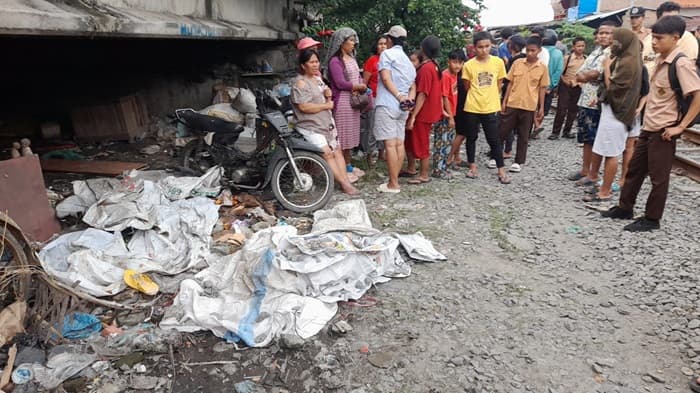 kakek_dan_cucu_tewas_disambar_kereta_api_di_medan_tembung