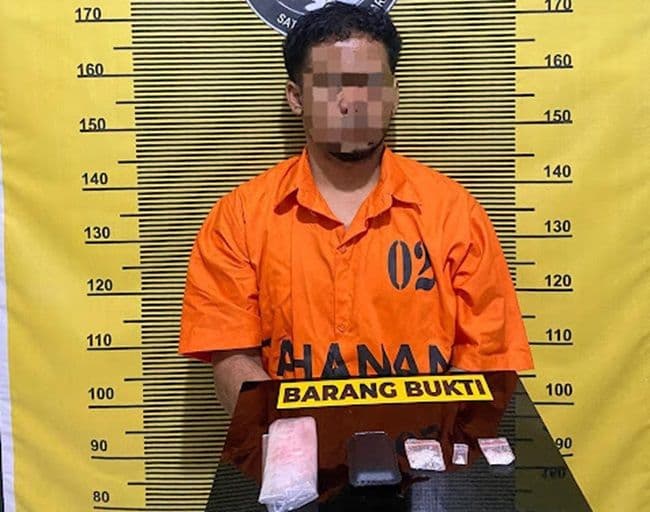 polisi_dan_personel_denpom_gerebek_lokasi_pengedar_sabu_di_sibolga