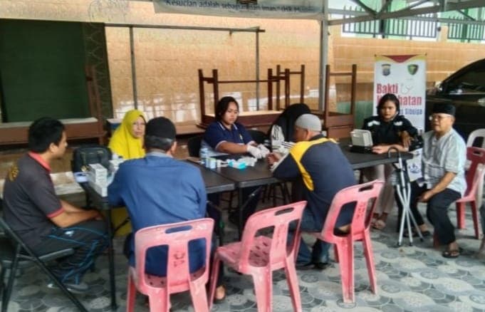polres_sibolga_gelar_pelayanan_kesehatan_gratis_diikuti_antusiasme_warga