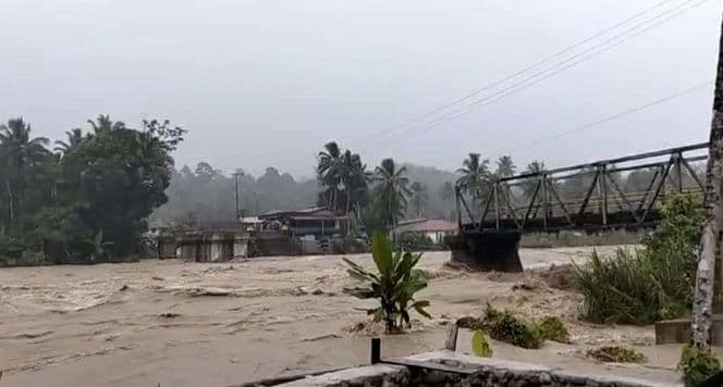gubernur_bobby_nasution_tinjau_jembatan_roboh_di_nias_barat_besok