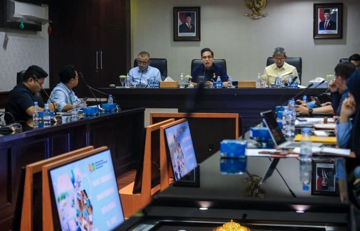 jalan_rusak_dan_drainase_rico_waas_minta_sdabmbk_cepat_respons_keluhan_warga