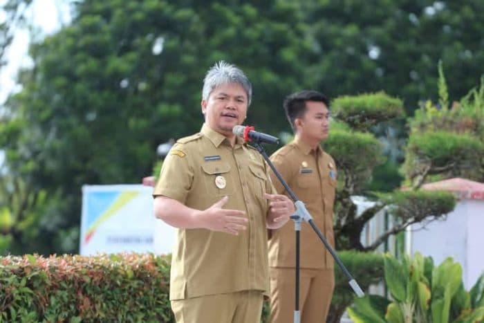 usai_libur_idulfitri_2025_wabup_taput_tegaskan_profesionalisme_asn