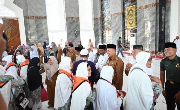 107_jemaah_haji_tapteng_kembali_ke_tanah_air_satu_meninggal_di_madinah