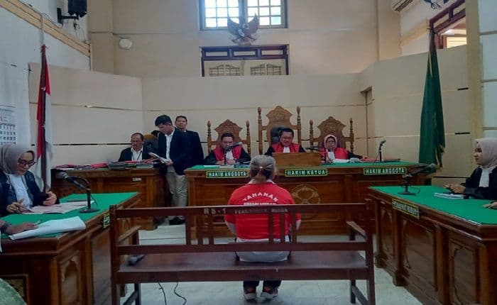 didakwa_bunuh_suami_demi_klaim_asuransi_notaris_tiromsi_sitanggang_dituntut_hukuman_mati