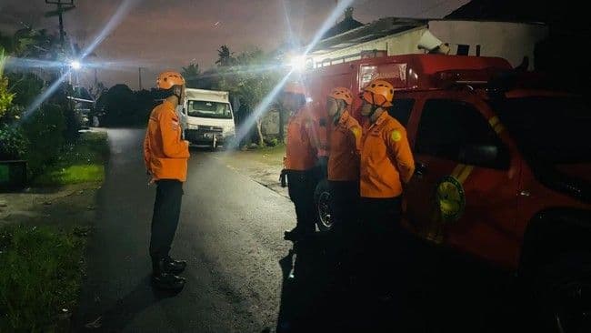 ibu_dan_anak_selamat_setelah_tersesat_seharian_di_gunung_batukaru_bali_