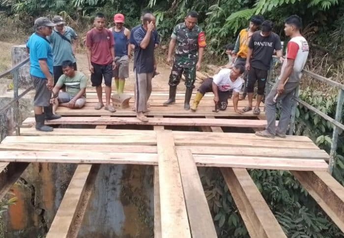 jembatan_di_huta_nabolon_tapteng_akhirnya_diperbaiki