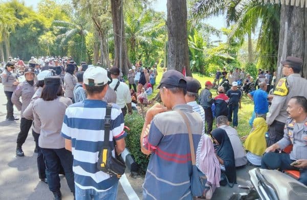 pensiunan_eks_ptpn_ii_demo_di_tanjung_morawa_tuntut_keadilan_uang_pensiun