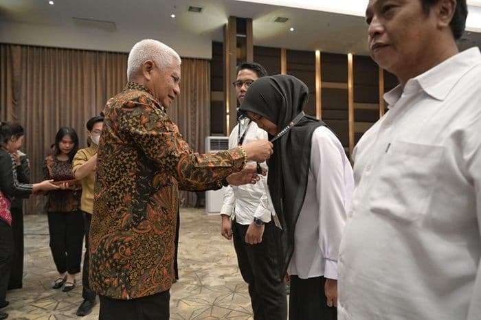 wagub_sumut_ajak_pengawas_pemilu_tingkatkan_integritas_dan_profesionalisme_jelang_pemilu_2029