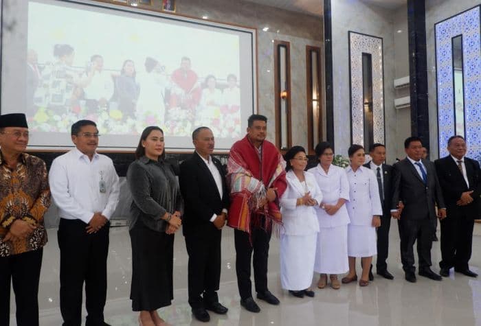 bobby_nasution_janjikan_beasiswa_untuk_mahasiswa_universitas_senior_medan_ini_syaratnya