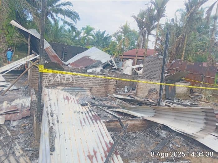 diduga_dibakar_otk_satu_unit_rumah_kafe_ludes_di_pondok_ringin_sergai