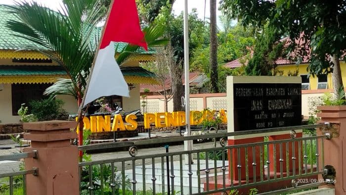 disdik_langkat_batalkan_aturan_wajib_busana_melayu_bagi_siswa_sd_smp