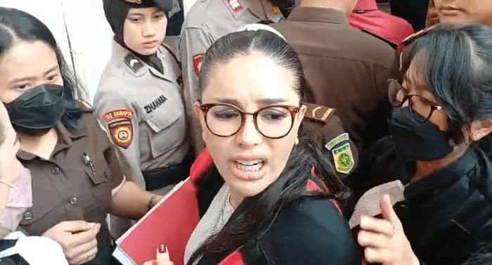 rekaman_diduga_suara_terkait_reza_gladys_beredar_singgung_baju_cokelat_hingga_hakim_kasus_nikita_mirzani