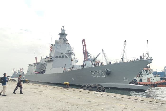 kapal_perang_baru_tni_al_kri_brawijaya320_bersandar_di_tanjung_priok_setelah_berlayar_dari_italia