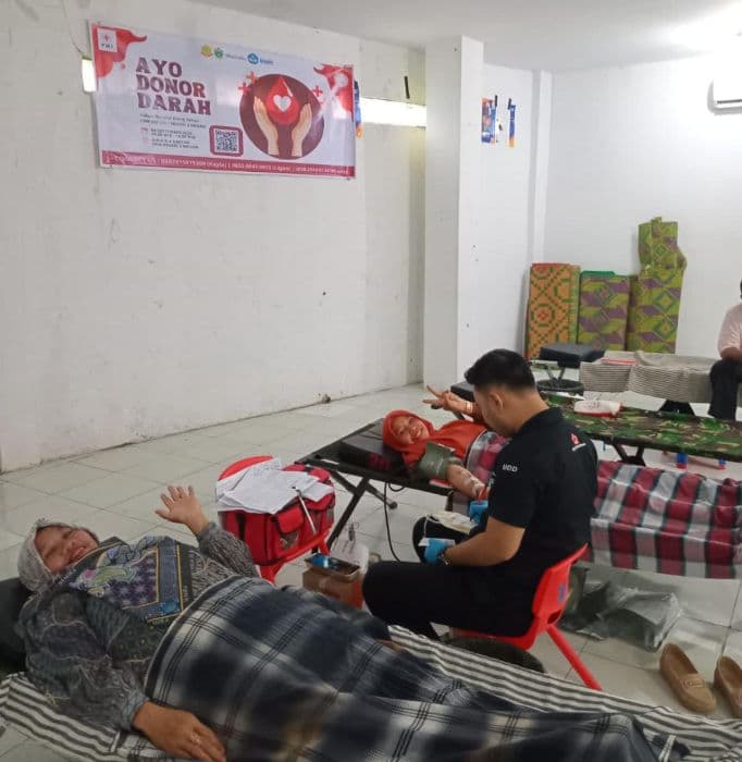 peduli_sesama_pmr_sman_2_medan_gelar_donor_darah_dan_bakti_sosial