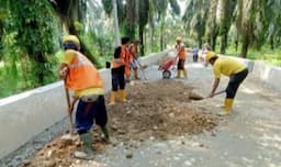 banjir_di_jalan_pertumbukanbandar_dolok_diatasi_dengan_pembangunan_tembok_penahan