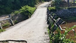 jembatan_di_desa_silombu_rusak_warga_harap_pemerintah_segera_bertindak
