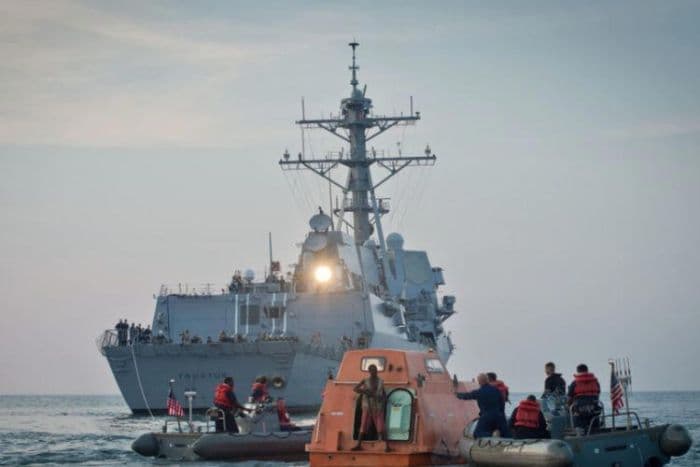 kapal_tanker_bawa_bbm_dibajak_perompak_somalia_tembakkan_granat_roket