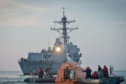 kapal_tanker_bawa_bbm_dibajak_perompak_somalia_tembakkan_granat_roket