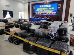 penampakan_barang_ilegal_senilai_rp15_miliar_asal_malaysia_yang_digagalkan_tni_al_di_asahan
