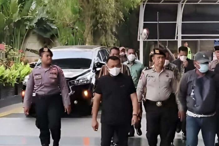 tiba_di_jakarta_bupati_ponorogo_diperiksa_kpk_hari_ini