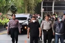 tiba_di_jakarta_bupati_ponorogo_diperiksa_kpk_hari_ini