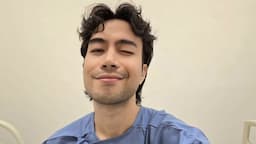 vidi_aldiano_ungkap_rasa_haru_dan_ucapkan_terima_kasih_atas_doa_penggemar