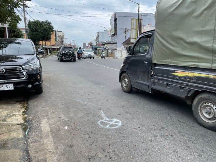 angkot_tabrak_dua_pengendara_sepeda_motor