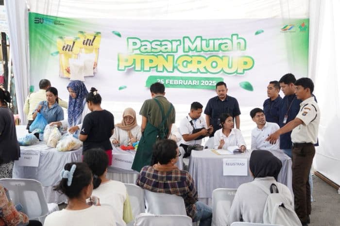 stabilisasi_harga_pangan_pasar_murah_di_medan_distribusikan_minyak_goreng_dan_gula
