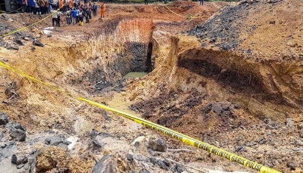 tambang_emas_ilegal_di_buru_maluku_longsor_7_orang_tewas
