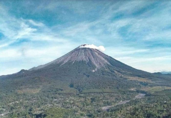 gunung_semeru_kembali_erupsi_lahar_hujan_tercatat_selama_empat_jam