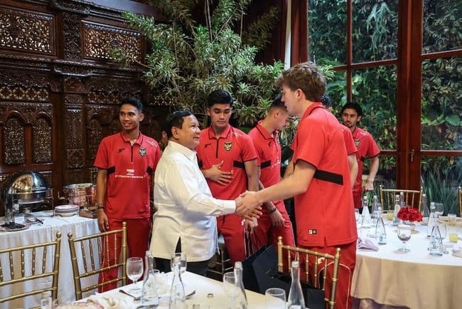 hadiah_jam_rolex_dari_prabowo_untuk_timnas_indonesia_dan_implikasinya