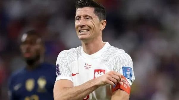 kehilangan_ban_kapten_lewandowski_mundur_dari_timnas_polandia