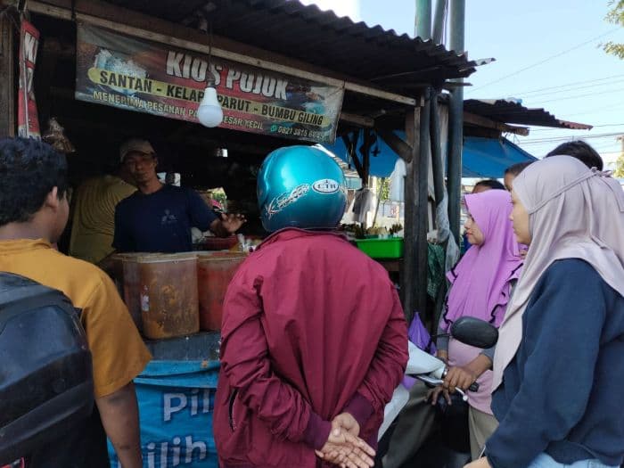 pedagang_bumbu_instan_di_pasar_lubuk_pakam_raup_untung_rp2_juta_saat_iduladha